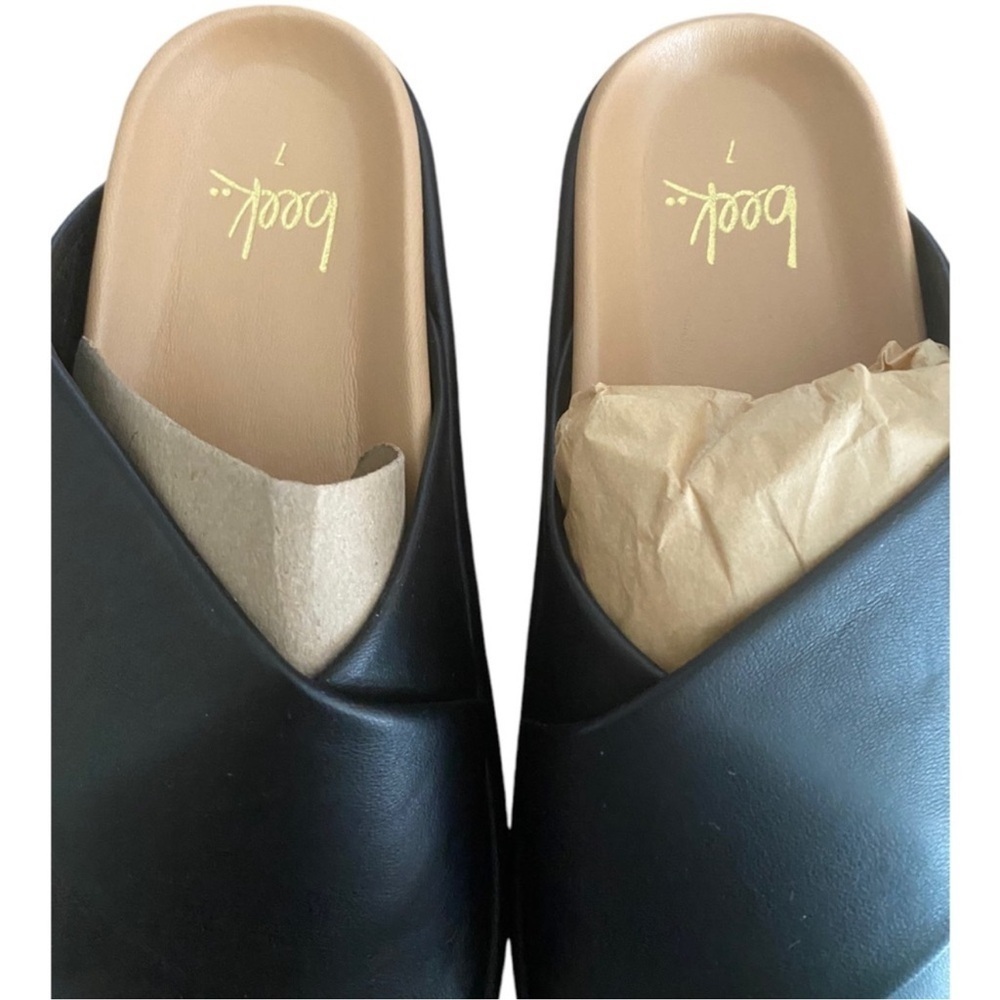 New BEEK Women's Kite Leather Platform
Crisscross Black Slide Sandal - Picture 5 of 7